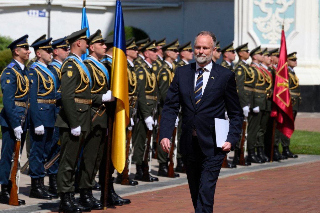 Martin Åberg, Ambassador Extraordinary and Plenipotentiary of Sweden to Ukraine, presents his credentials to President of Ukraine Volodymyr Zelenskyy. August 2023. (Photo: Office of the President of Ukraine) Martin Åberg, Ambassador Extraordinary and Plenipotentiary of Sweden to Ukraine