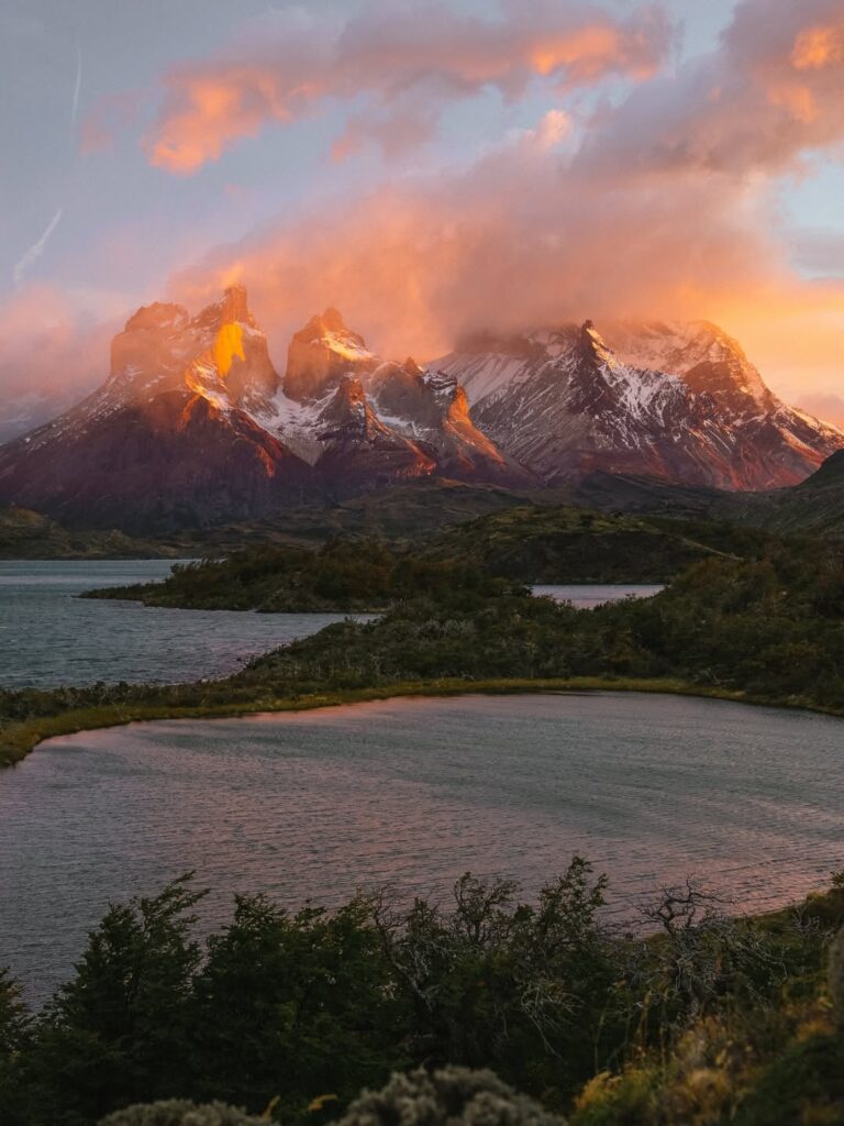 Sunrise magic in Torres Del Paine 🇨🇱🏔️