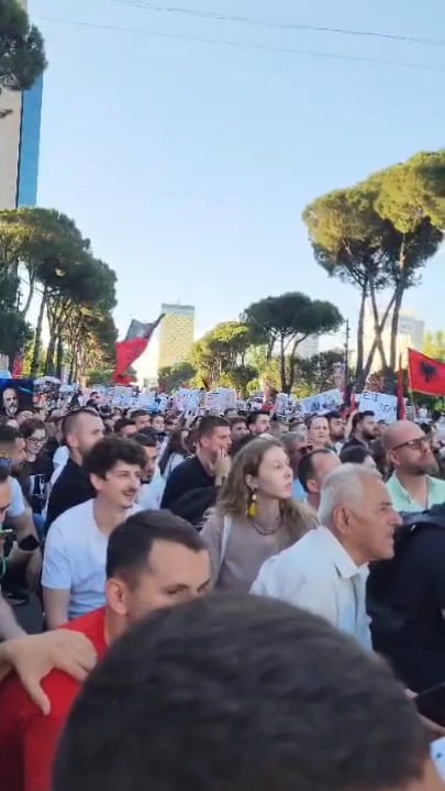 The most emotional moment from the protest today. A child was lost and all the protesters sat down and in a few seconds he was found.