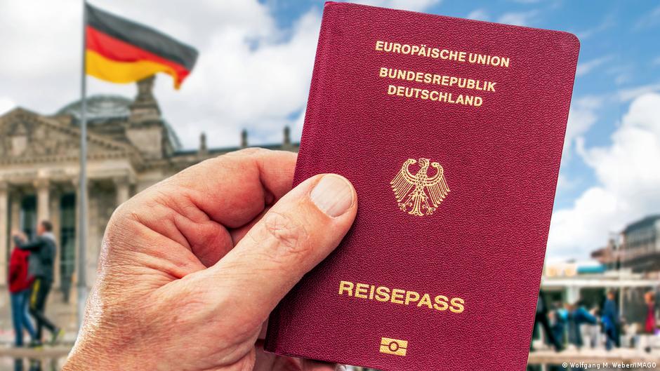 Most new German citizens keep original nationality: survey