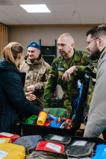 Another meeting is with Swedish military medics. (Photo: Repower Foundation) Another meeting is with Swedish military medics. (Photo: Repower Foundation)