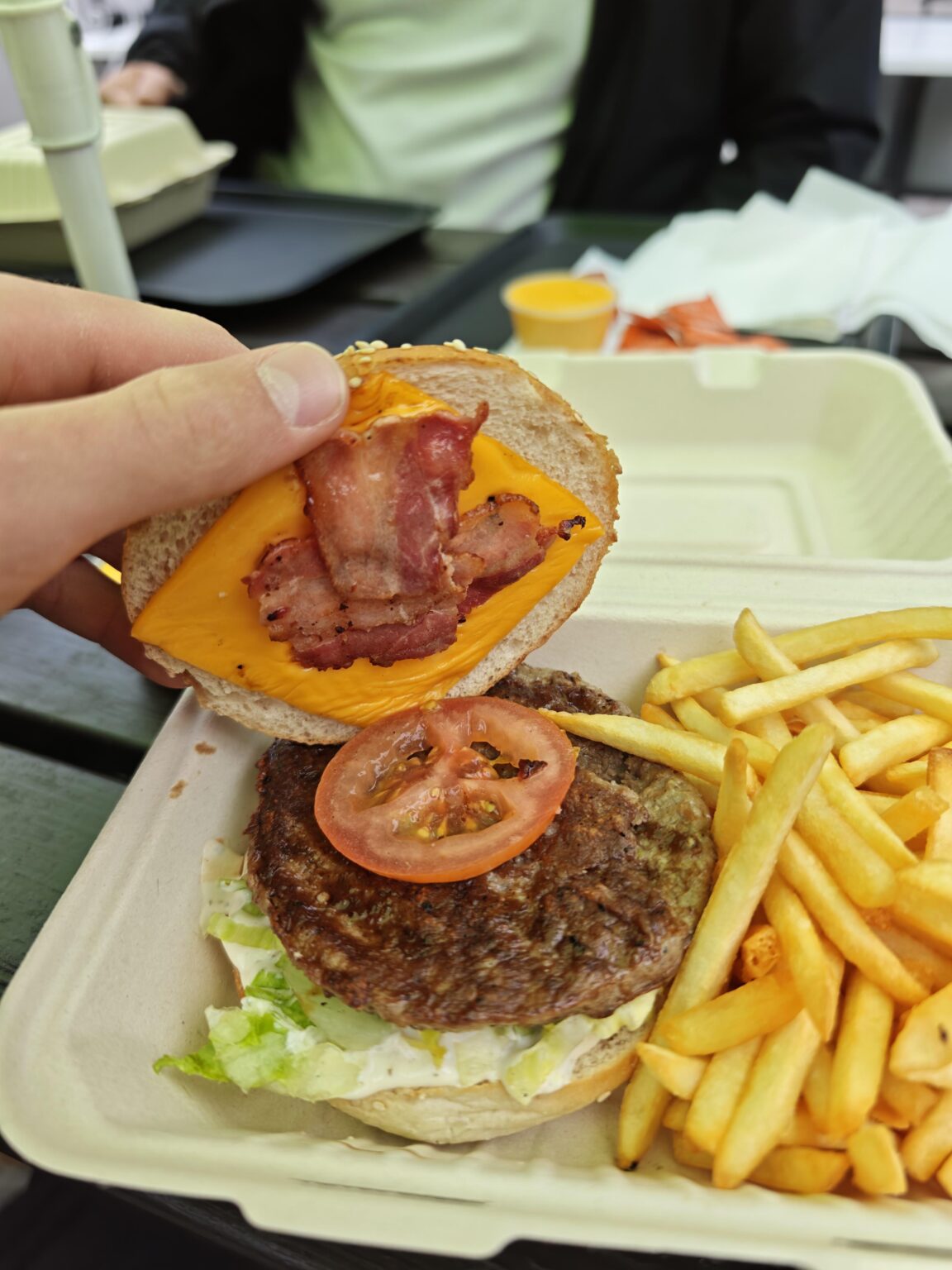 This "bacon burger" cost SEK 140.