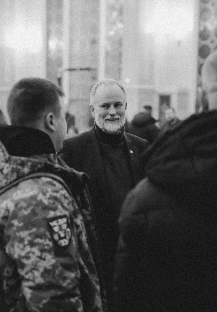 The Ambassador of Sweden to Ukraine, Martin Åberg, came to see the military medics and doctors off for their journey. (Photo: Repower Foundation) The Ambassador of Sweden to Ukraine, Martin Åberg, came to see the military medics and doctors off for their journey. (Photo: Repower Foundation)
