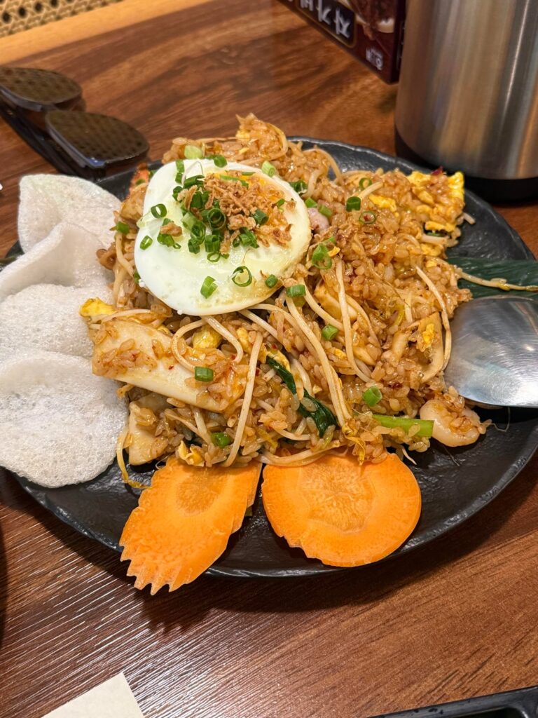 Had some amazing Pad Thai and Nasi Goreng at Jeongja Station today Had some amazing Pad Thai and Nasi Goreng at Jeongja Station today