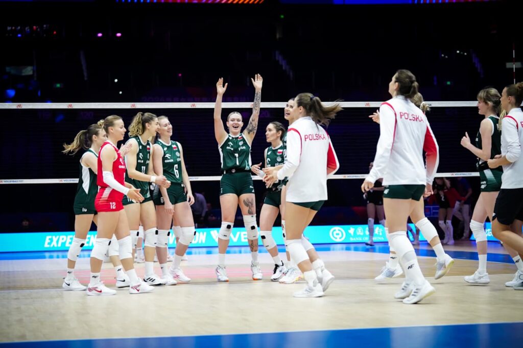 Poland broke Serbia in a five-game drama and climbed to No. 3 in the world Bulgaria crushed the Dominican Republic and climbed five places in the world rankings