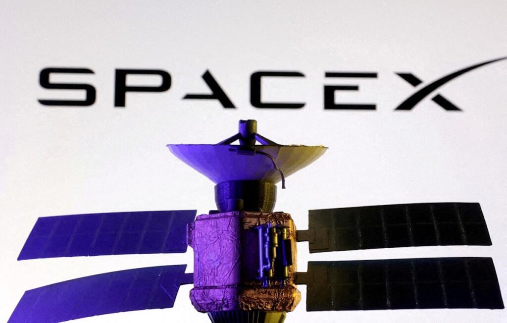 Elon Musk reveals SpaceX’s goals to Jamie Dimon, from vacationing on the moon to living on Mars. Elon Musk reveals SpaceX's goals to Jamie Dimon, from vacationing on the moon to living on Mars.