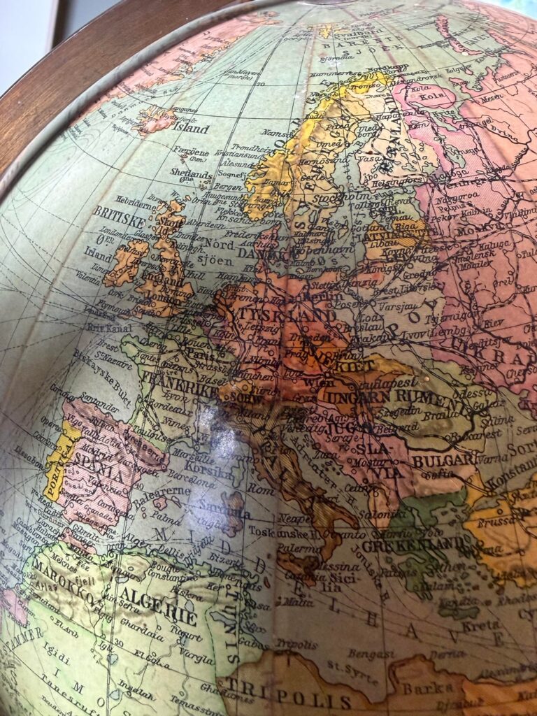 Can anyone date this Norwegian globe?