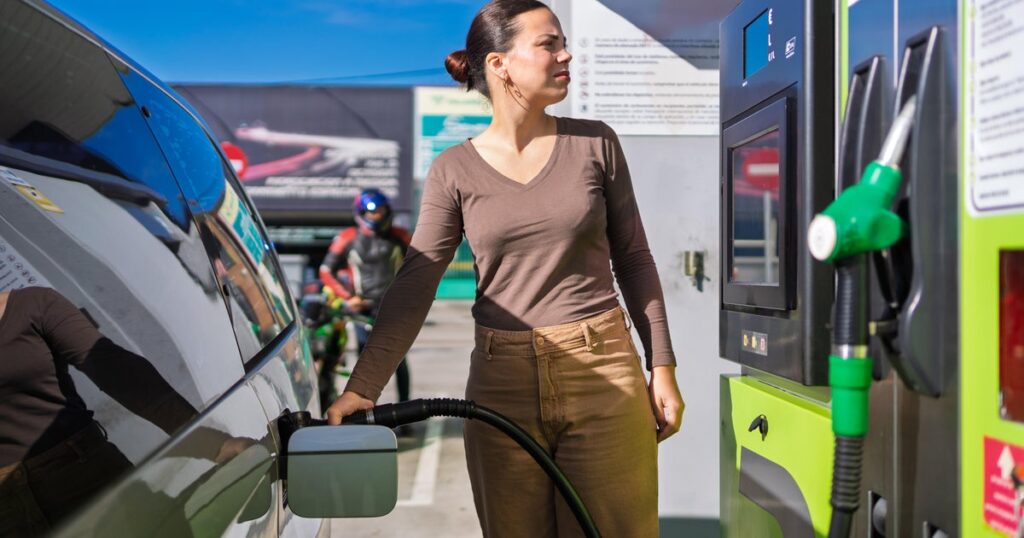 Energy experts say gas prices are likely to remain high for months. Here's why.