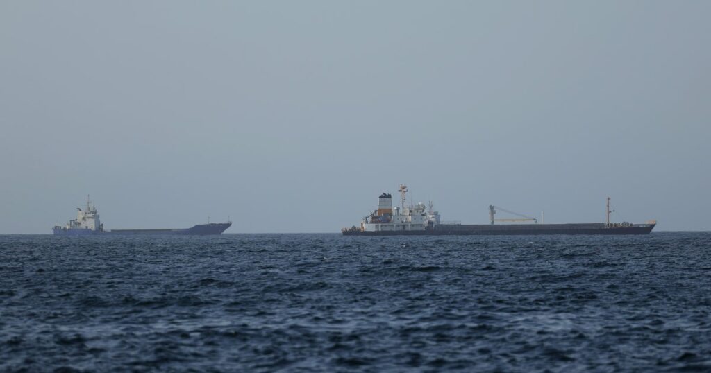 Live Updates: U.S.-Iran deal signing gets more ships moving in Strait of Hormuz, but big challenges remain Live Updates: U.S.-Iran deal signing gets more ships moving in Strait of Hormuz, but big challenges remain