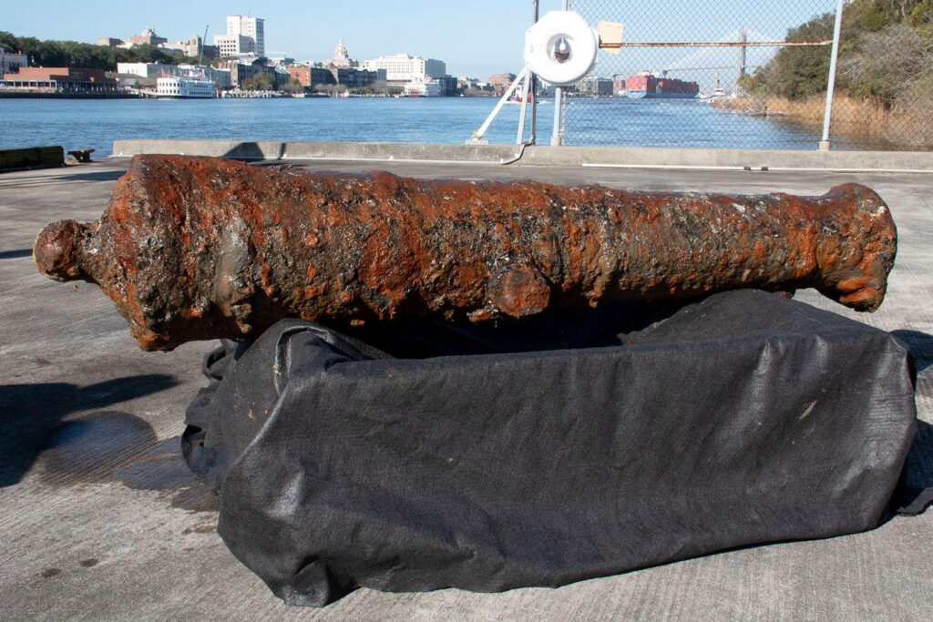 Workers Dredging the Savannah River Stumbled Upon 19 Cannons That Had Been Underwater Since the Revolutionary War Workers Dredging the Savannah River Stumbled Upon 19 Cannons That Had Been Underwater Since the Revolutionary War