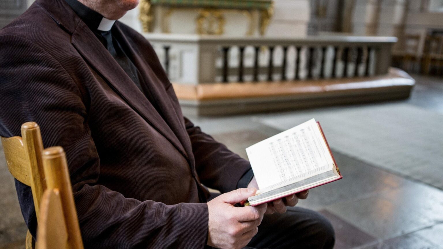 Priest gets fired - had sex during pastoral care talks