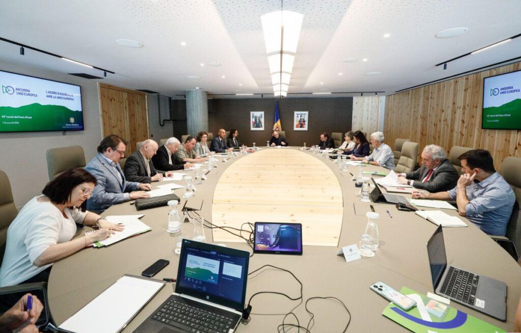 The economic agents of the country see more and more necessary the alliance with the European Union