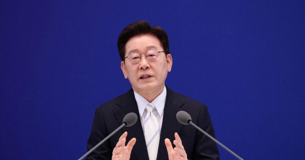 South Korean President Balks Regarding Food and Fuel Exchange with Japan’s Self-Defense Forces- “We have a history of being beaten (by Japan), and although we are on good terms now because it is necessary, there is a feeling among the people that we cannot truly cooperate completely.” South Korean President Balks Regarding Food and Fuel Exchange with Japan's Self-Defense Forces- "We have a history of being beaten (by Japan), and although we are on good terms now because it is necessary, there is a feeling among the people that we cannot truly cooperate completely."