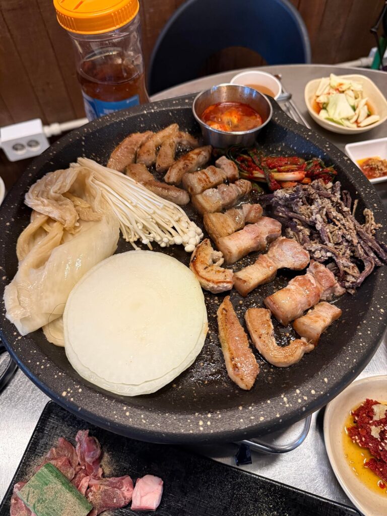 Visited a very famous retro-style Korean BBQ place called “Sangroksoo”. Visited a very famous retro-style Korean BBQ place called "Sangroksoo".