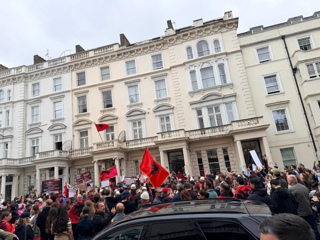 Protesta ne Londoner sot