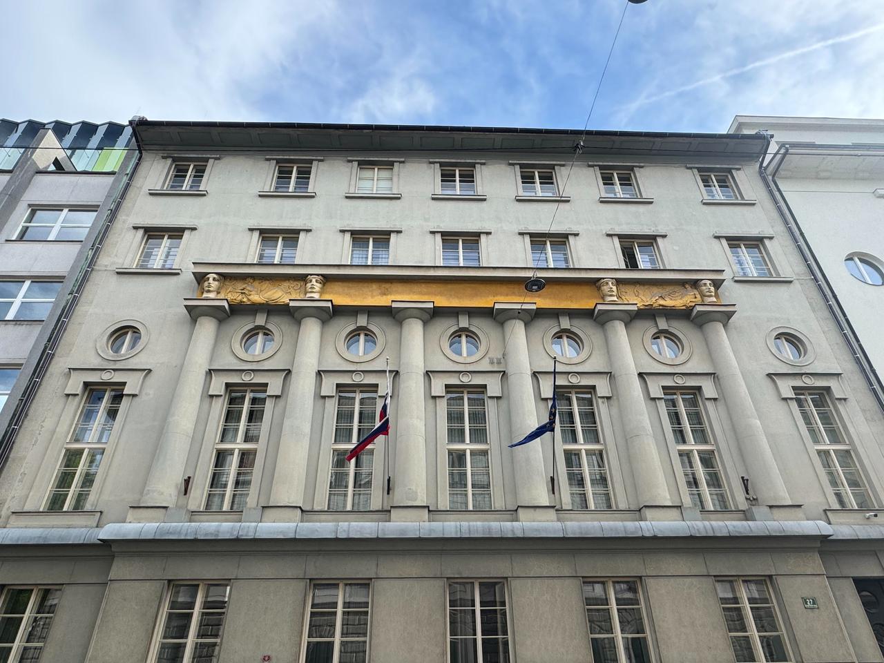 This photo shows Slovenia's government building without Palestinian flag, June 4, 2026. (Photo via N1info.si)