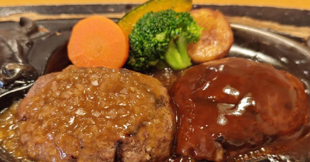 A “semi-raw hamburger” style has been spreading throughout Japan in recent years, but it is causing a growing number of e coli food poisoning incidents, causing the closure of some Pepper Lunch-style restaurants A "semi-raw hamburger" style has been spreading throughout Japan in recent years, but it is causing a growing number of e coli food poisoning incidents, causing the closure of some Pepper Lunch-style restaurants