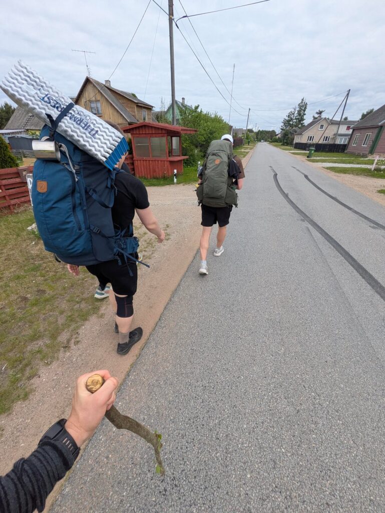 Journey to the Men's Dance Party: Day 3 - 37 km, 49k steps - Venevere
