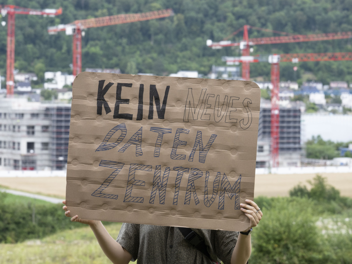 AI data centre in Beringen, Schaffhausen: Activists relocate their camp