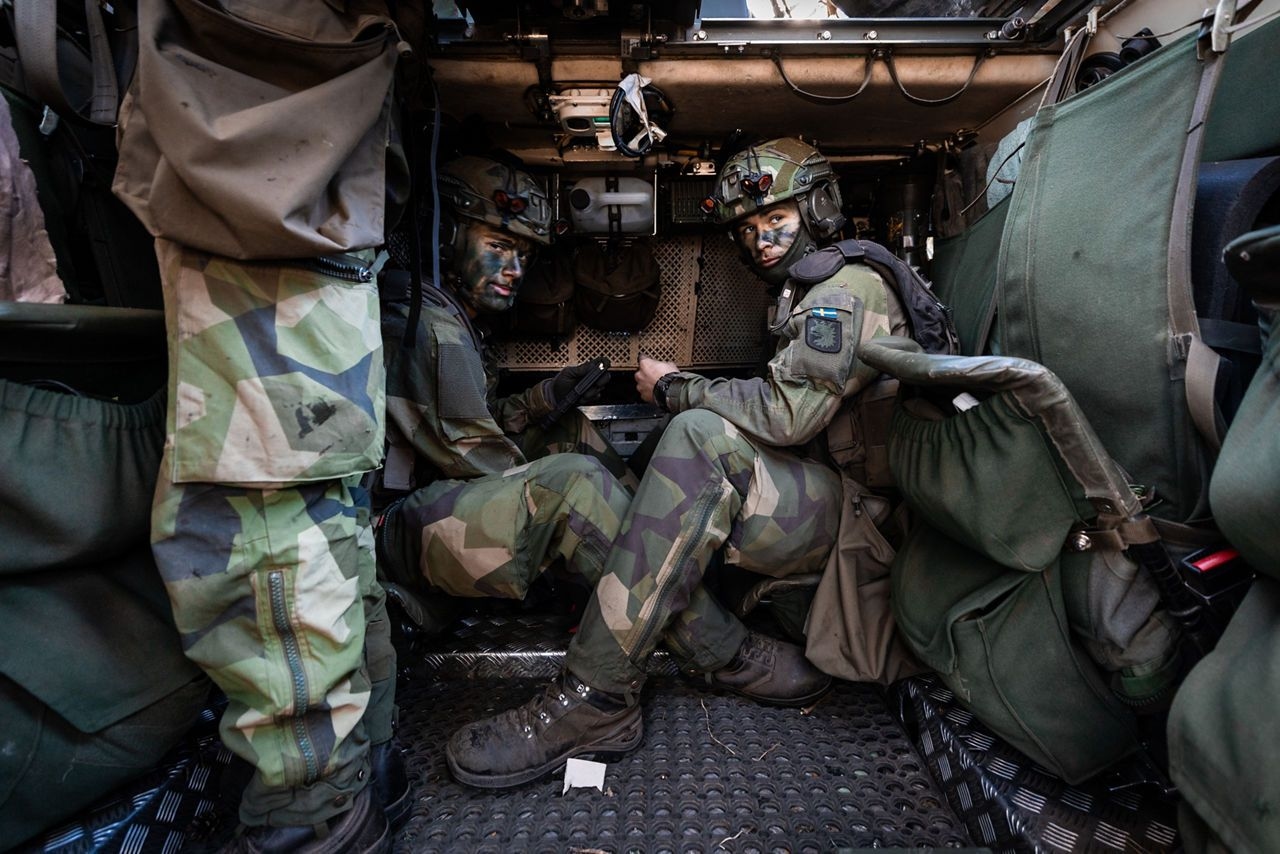 Soldiers with the Swedish Army's South Skåne Regiment load blank ammunition into magazines during Exercise Aurora 26 in Sweden, in May 2026. 