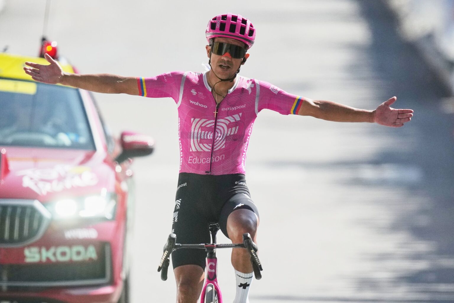 Carapaz wins stage 18 of the Tour de France with a late breakaway, Pogacar keeps overall lead Carapaz wins stage 18 of the Tour de France with a late breakaway, Pogacar keeps overall lead