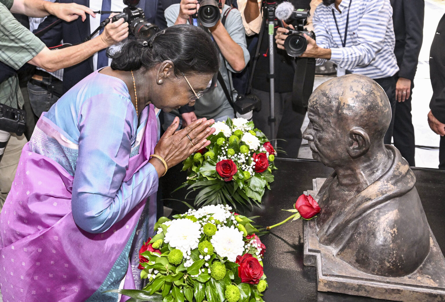 President Murmu Unveils Gandhi Bust During North Macedonia Visit President Murmu Unveils Gandhi Bust During North Macedonia Visit
