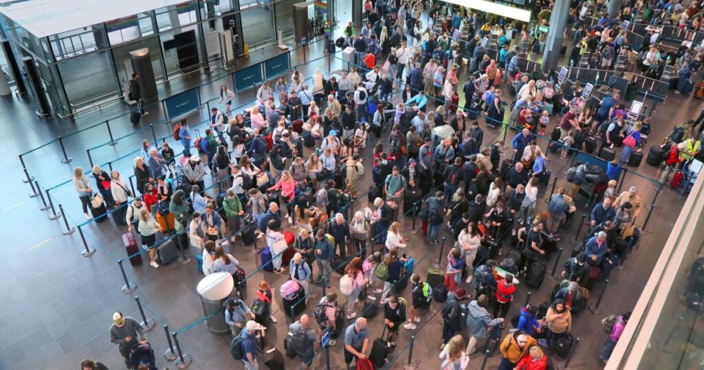 Ryanair warns of long EES queues at 16 European airports Ryanair warns of long EES queues at 16 European airports