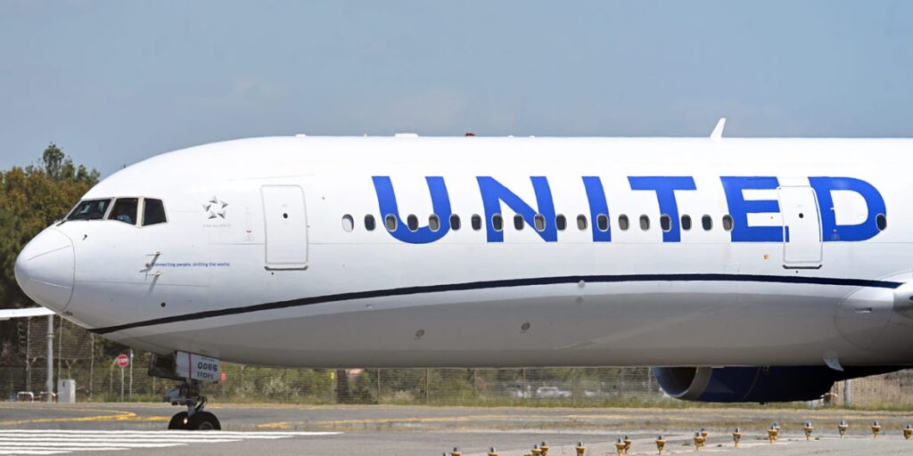 United Airlines Flights Delayed Nationwide After ‘Technology Issue’ United Airlines Flights Delayed Nationwide After 'Technology Issue'