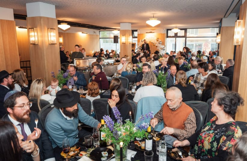 The Jewish community gathers at the new Icelandic Jewish community center.
