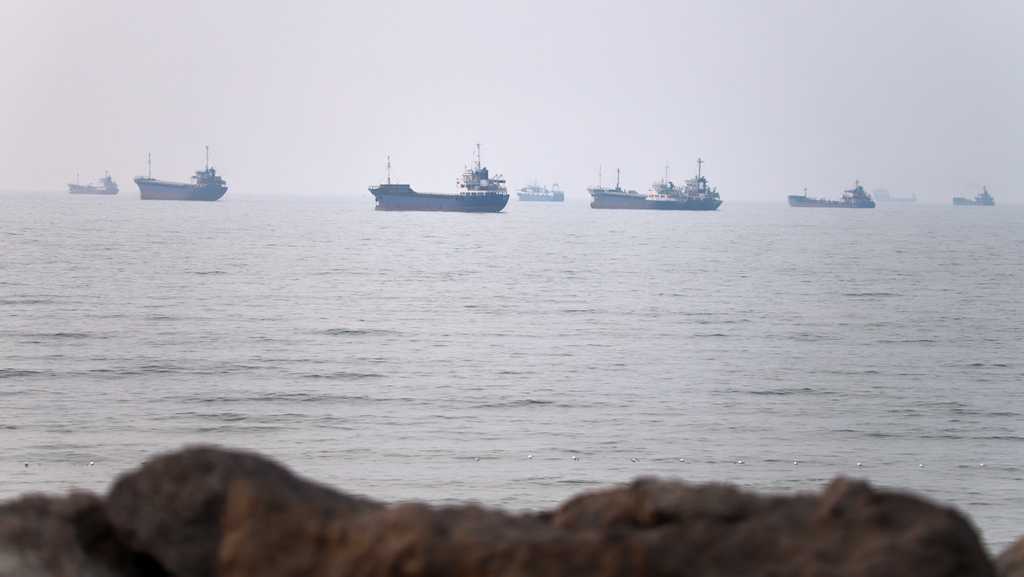 US launches new strikes against Iranian targets US launches new strikes against Iranian targets