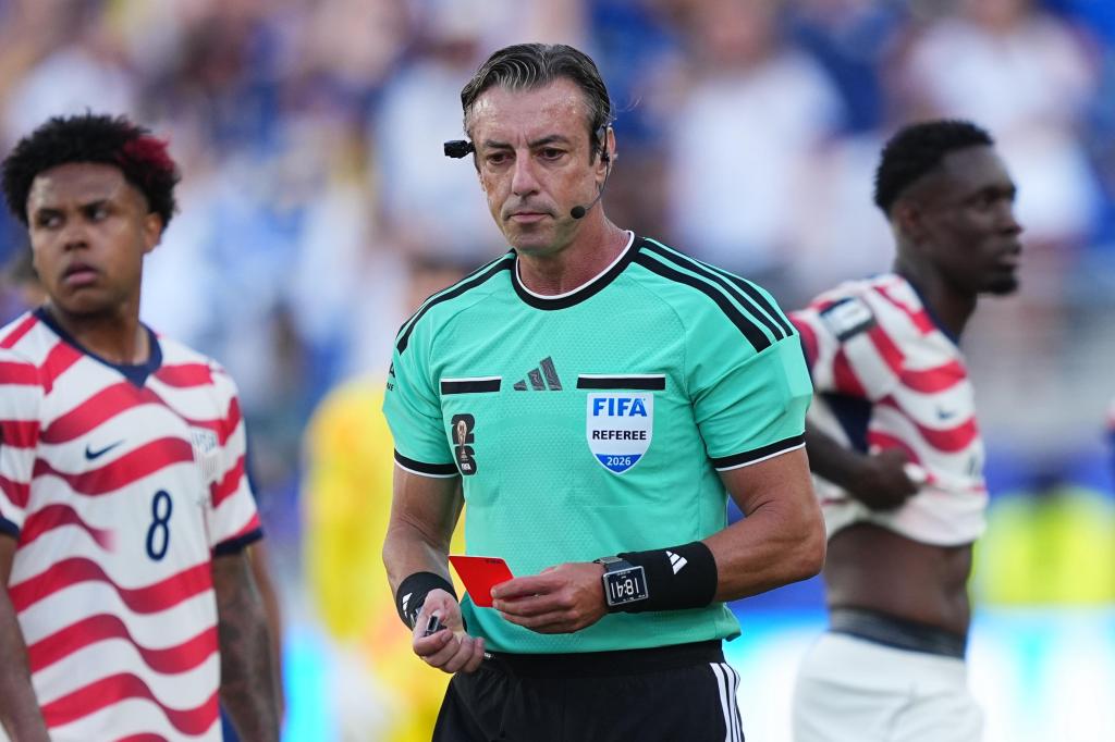FIFA praises World Cup referee who Donald Trump claimed was ‘suspect’ after Folarin Balogun’s red card – Chicago Tribune FIFA praises World Cup referee who Donald Trump claimed was ‘suspect’ after Folarin Balogun’s red card – Chicago Tribune
