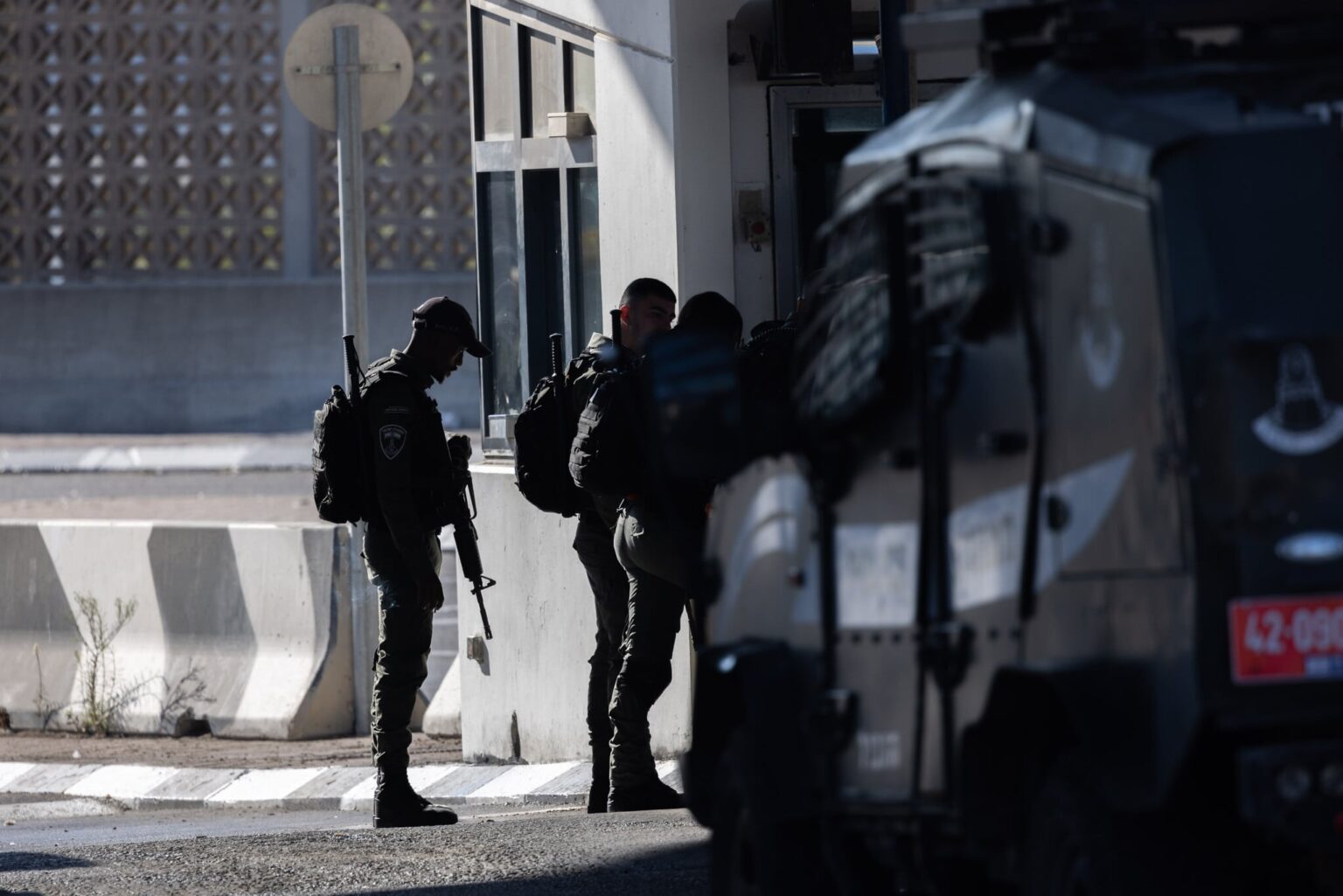 Internal police probe looking into checkpoint killing of Jerusalem city worker Internal police probe looking into checkpoint killing of Jerusalem city worker