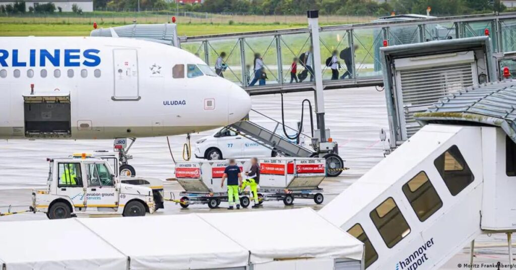 Germany Plans to Deport Afghans Without Criminal Records, German Media Reports