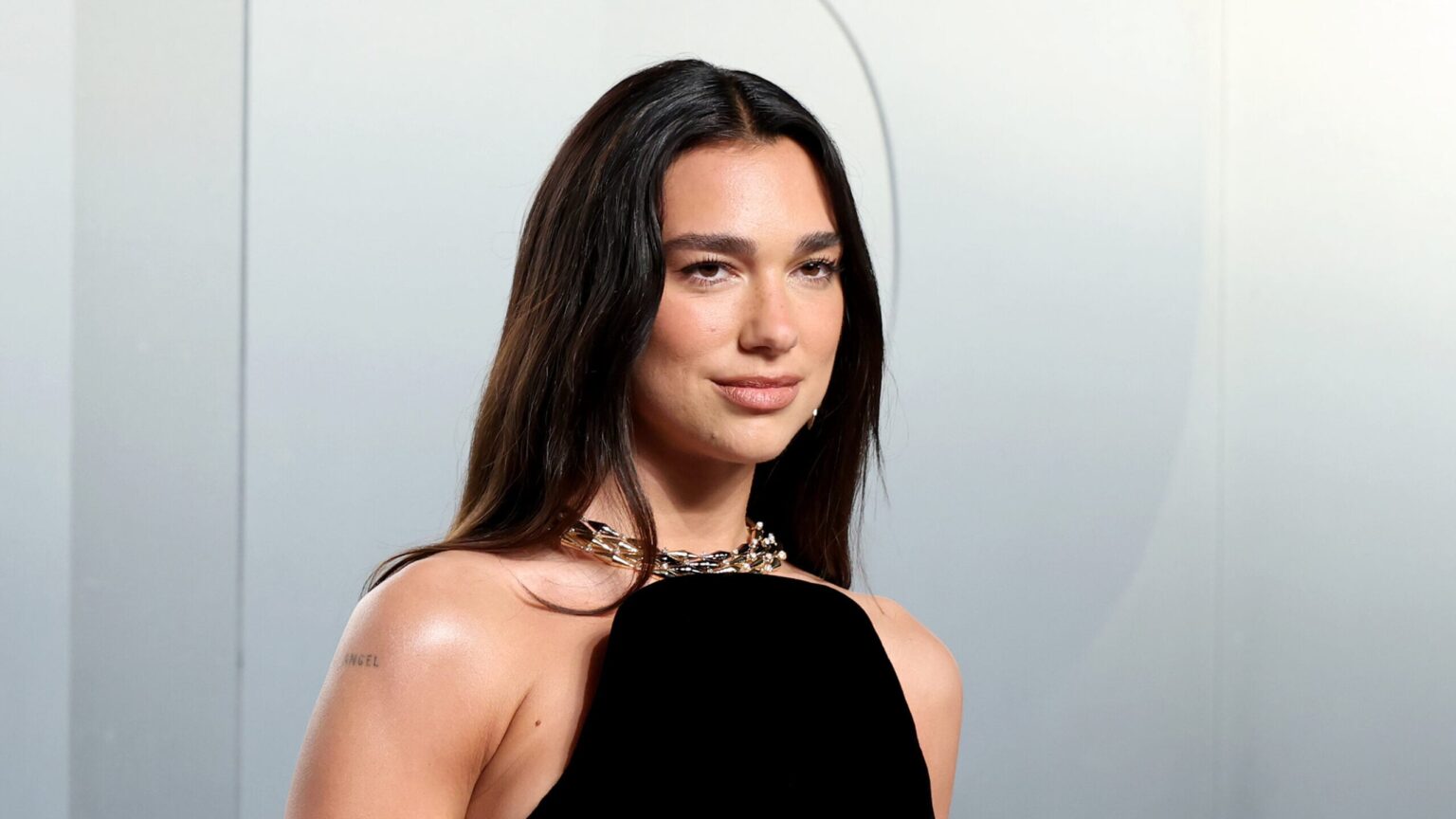 Dua Lipa Reacts to Ivanka Trump & Jared Kushner’s Resort Project Dua Lipa Reacts to Ivanka Trump & Jared Kushner's Resort Project