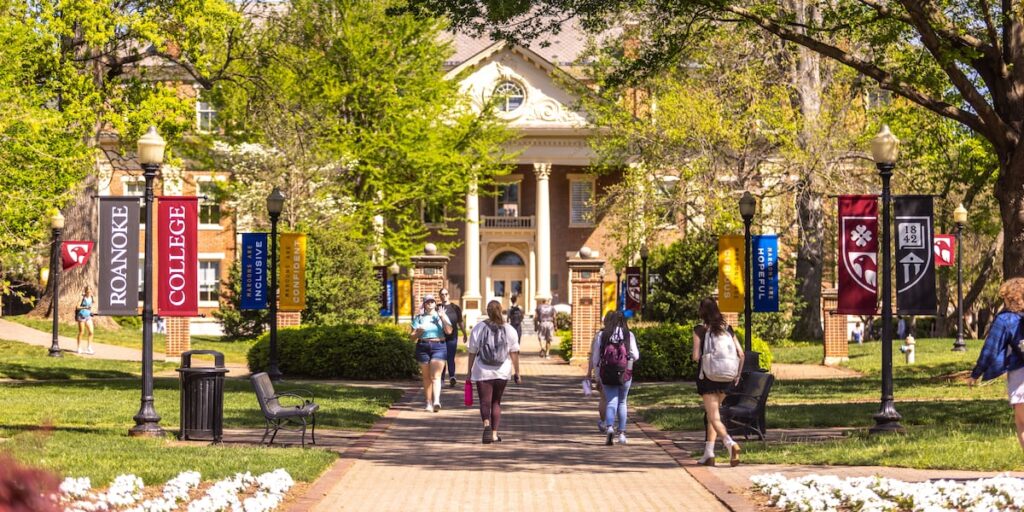 Roanoke College launches AI training program for workplace professionals