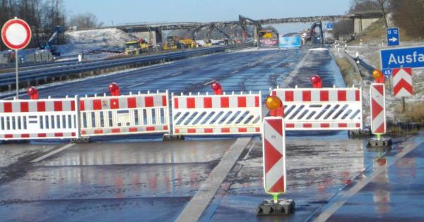 Slovakia closes the D3 motorway to the Polish border. Drivers face a diversion