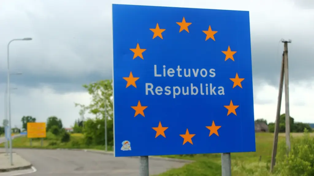 Lithuania Assigns Stamp Issuance to Lithuanian Post Valstybinė Lietuvos Respublikos sienos ženklinimo iškaba su Europos Sąjungos žvaigždėmis.