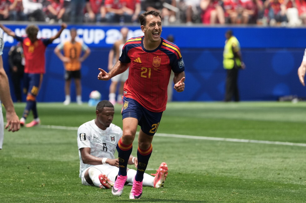 Mikel Oyarzabal scores 2, Spain beats Austria 3-0 at World Cup Mikel Oyarzabal scores 2, Spain beats Austria 3-0 at World Cup