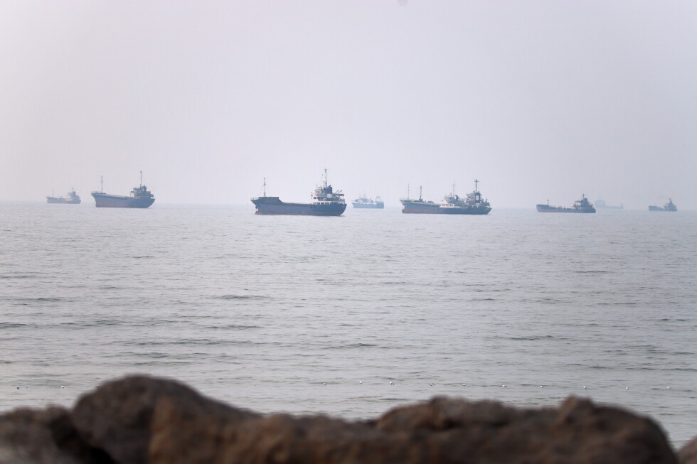 Iran warns oil tankers in Strait of Hormuz to use approved routes Iran warns oil tankers in Strait of Hormuz to use approved routes