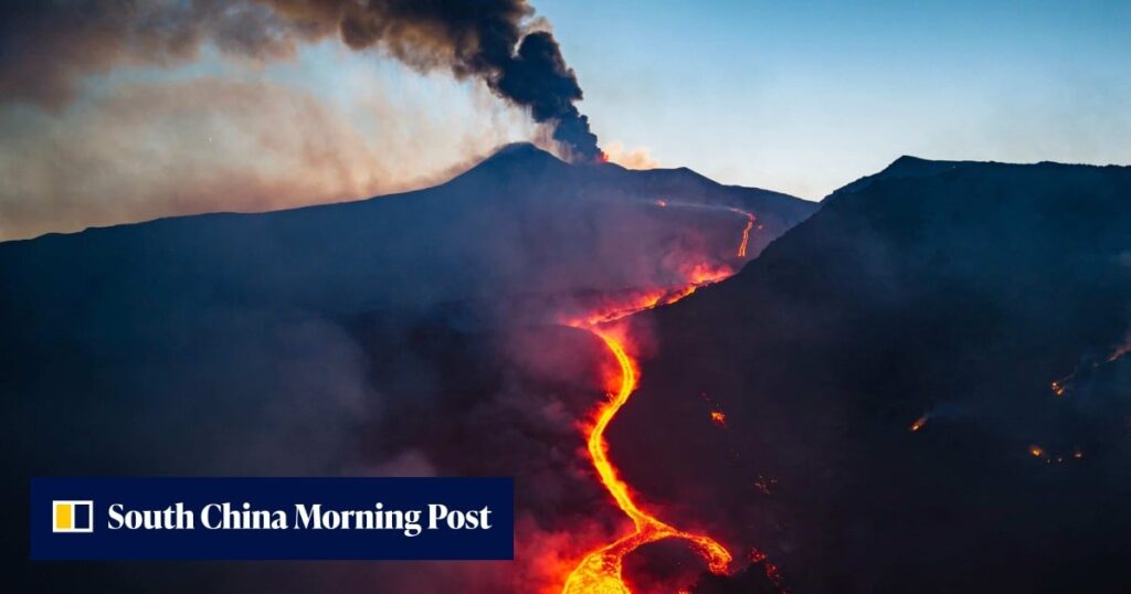 Tourists rush to Mount Etna as it erupts, alarming Italian guides Tourists rush to Mount Etna as it erupts, alarming Italian guides