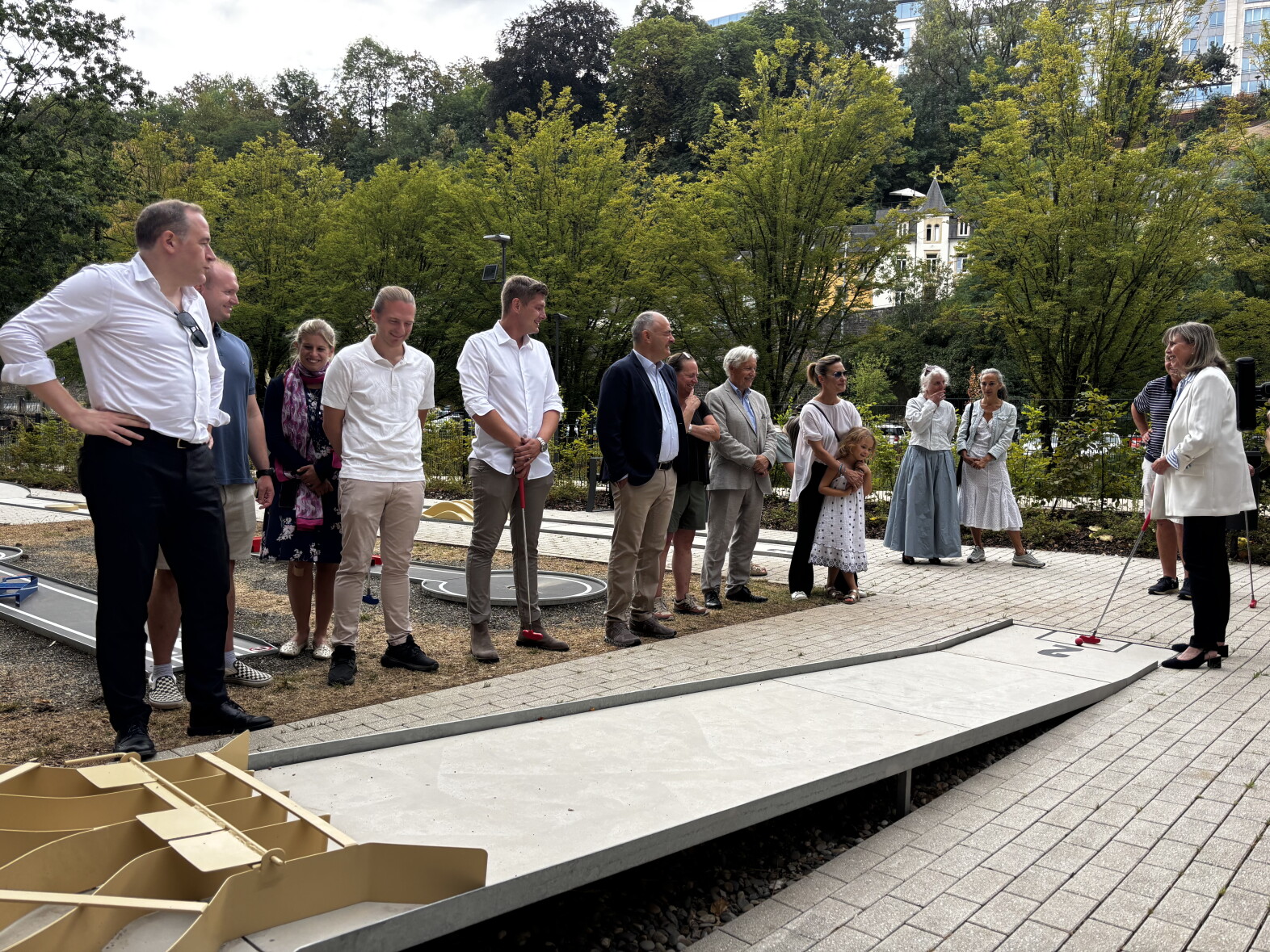 Bei der Ouverture vum Minigolf an der Péitruss de 4. August 2026.