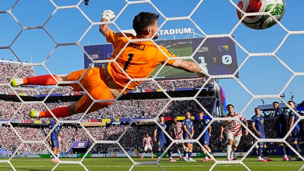 U.S. beats Bosnia-Herzegovina 2-0 to advance to round of 16 and keep its World Cup dreams alive U.S. beats Bosnia-Herzegovina 2-0 to advance to round of 16 and keep its World Cup dreams alive