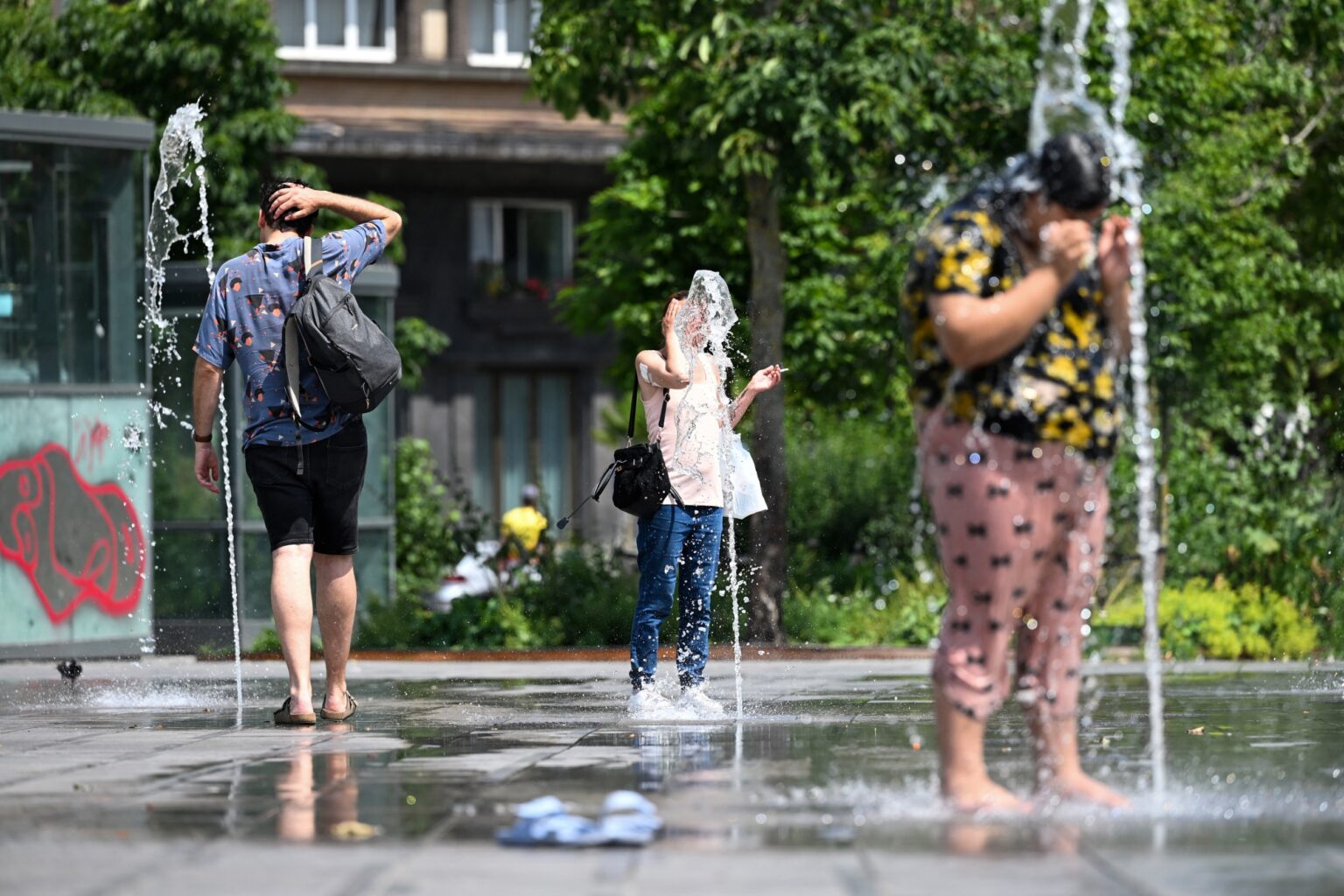 Europe Summer 2026: At Least 35,000 Dead, Spain Sets Worst Heat Year on Record People cool off water sprays Brussels heatwave