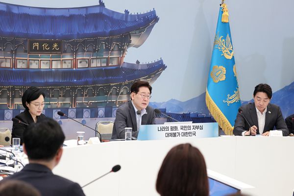 Lee Calls for Integration of Military Academies, Citing Coup Risks