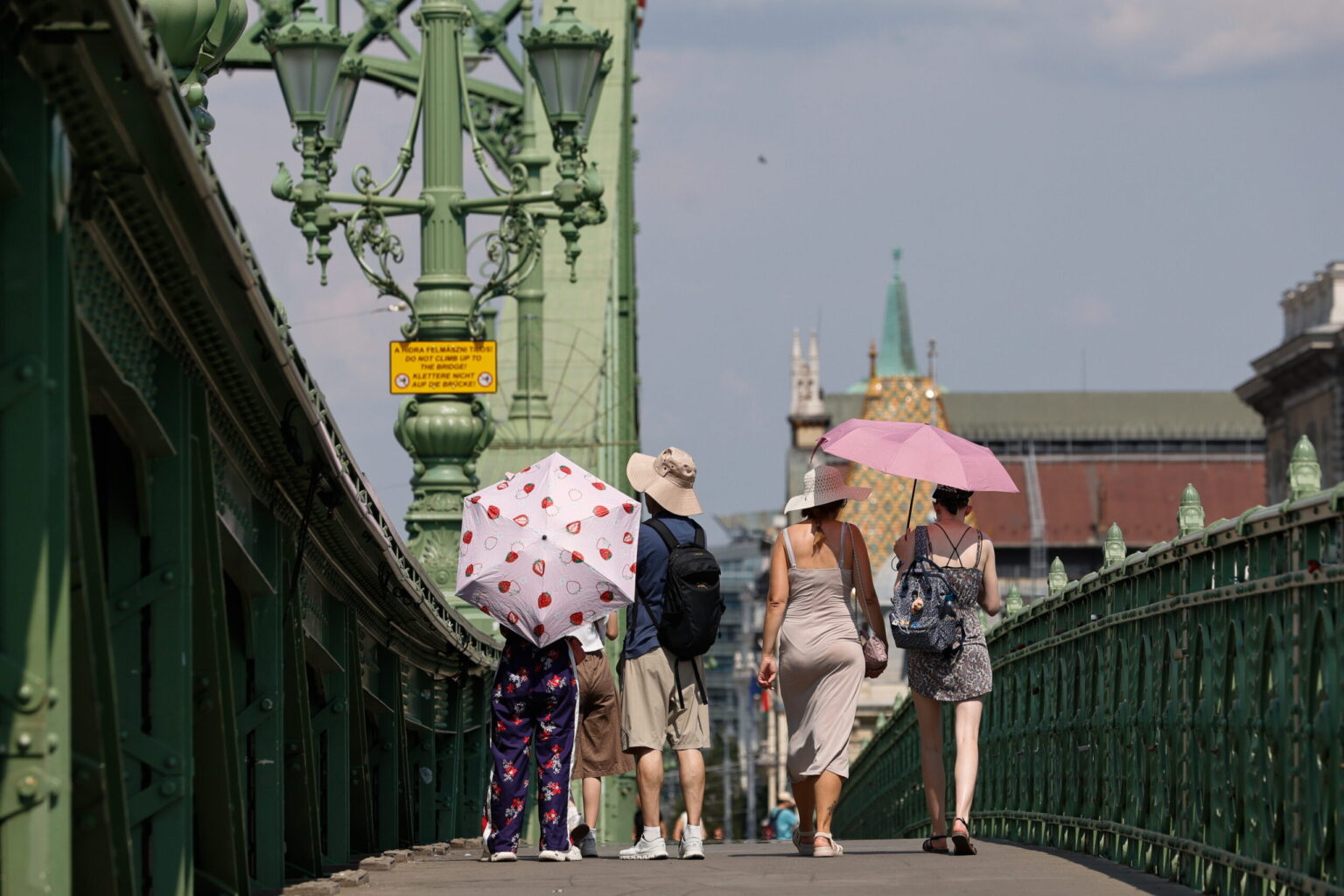 Highest-Level Alert Extended as Extreme Heat Persists Highest-Level Alert Extended as Extreme Heat Persists