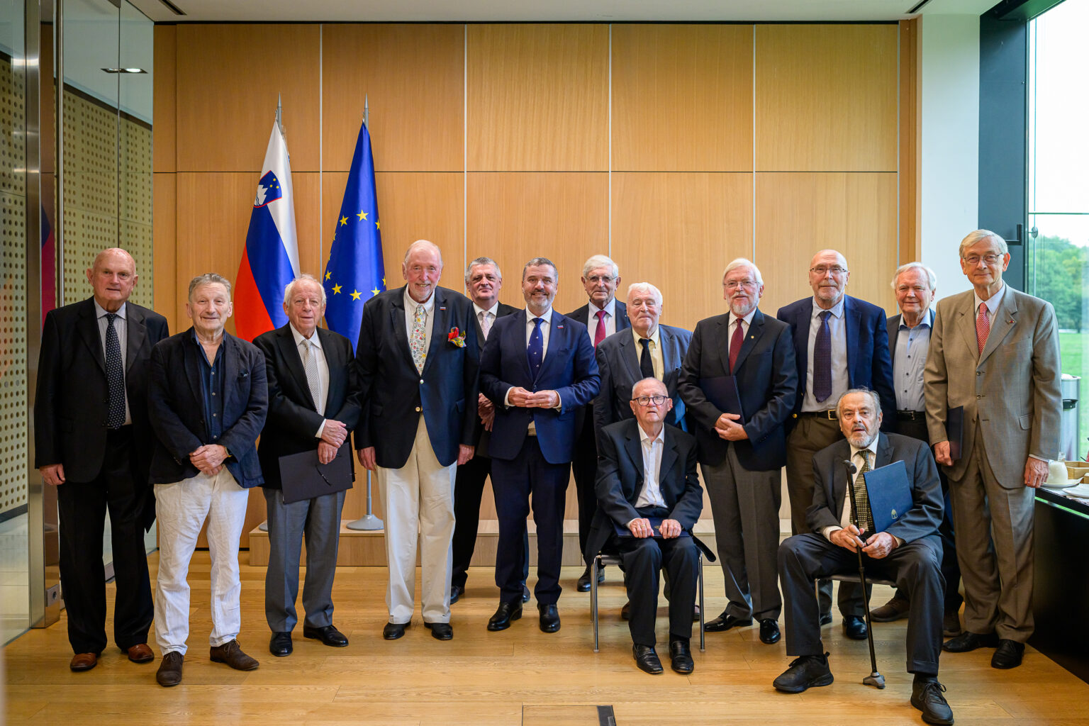 On the 35th anniversary of independence, Minister Kajzer presents recognition awards to Slovenia’s pioneering envoys and early representatives On the 35th anniversary of independence, Minister Kajzer presents recognition awards to Slovenia’s pioneering envoys and early representatives