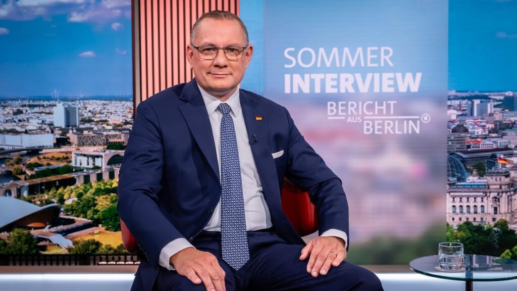 AfD leader Chrupalla calls climate change a “side issue”