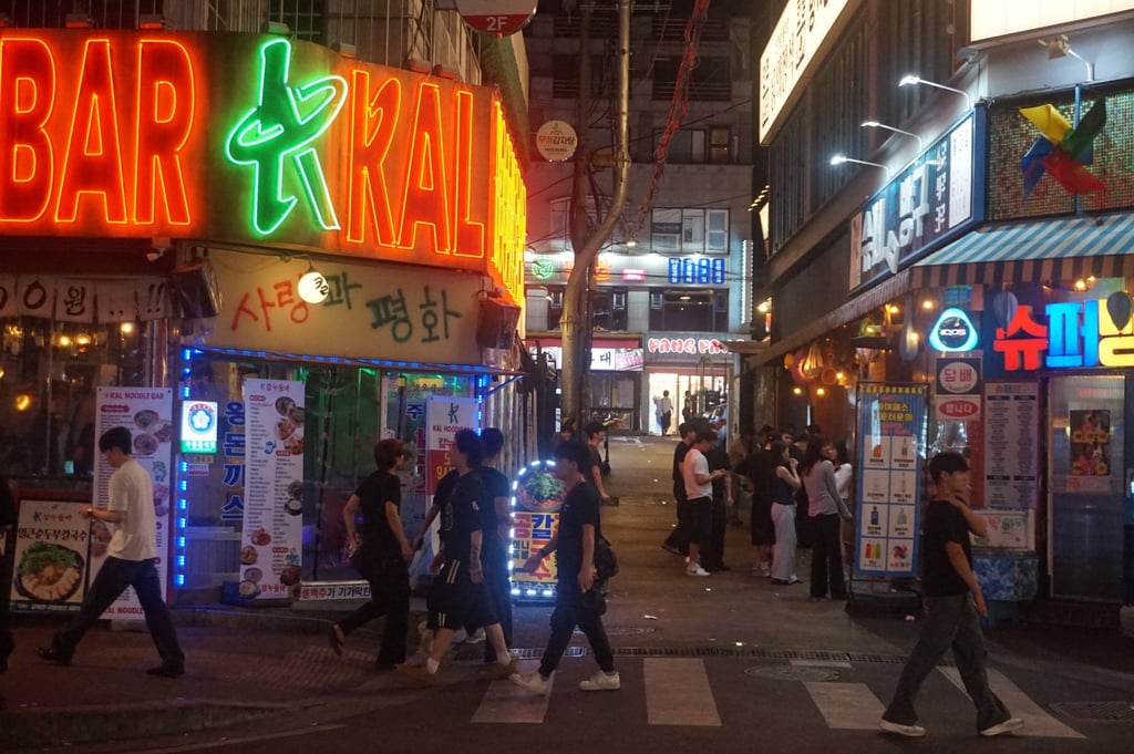 ‘Pocha’ pubs in Seoul’s nightlife areas like Hongdae have seen a decline in customers in recent years. Photo: David D. Lee ‘Pocha’ pubs in Seoul’s nightlife areas like Hongdae have seen a decline in customers in recent years. Photo: David D. Lee