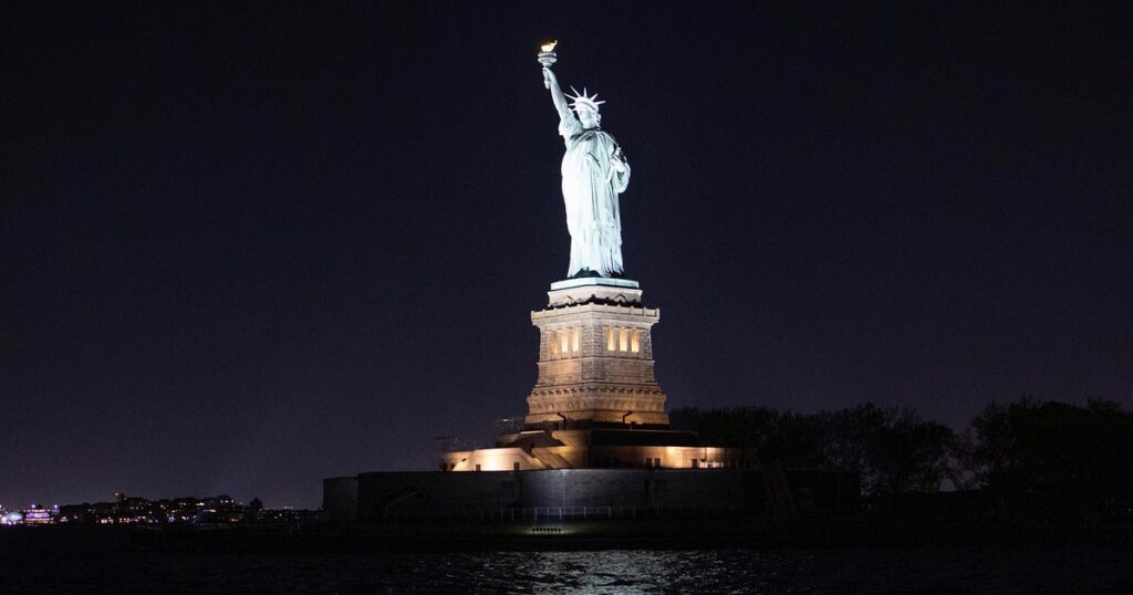 Mother and 5-month-old baby die in New York Harbor after boat capsized; Captain arrested Mother and 5-month-old baby die in New York Harbor after boat capsized; Captain arrested