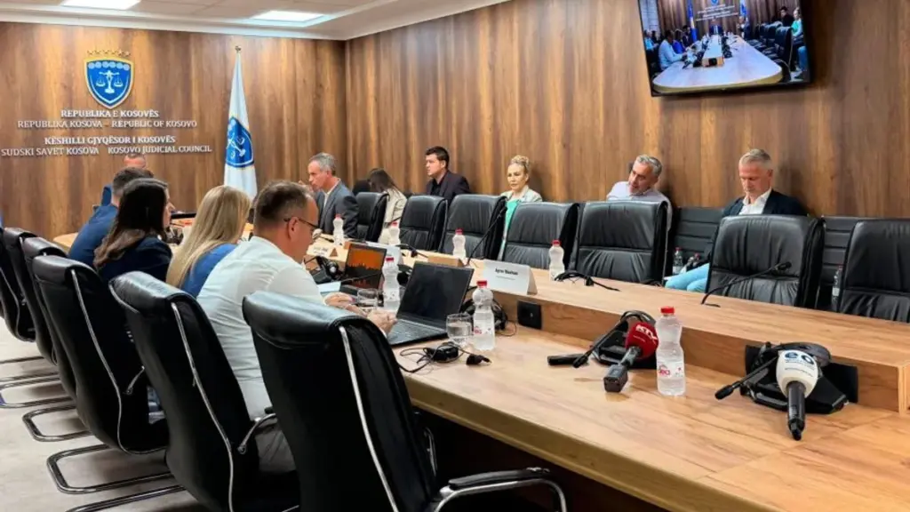 Serbian Judges’ Resignations Stall Again in Kosovo Council Giorgia Meloni in front of the Italian and European flags